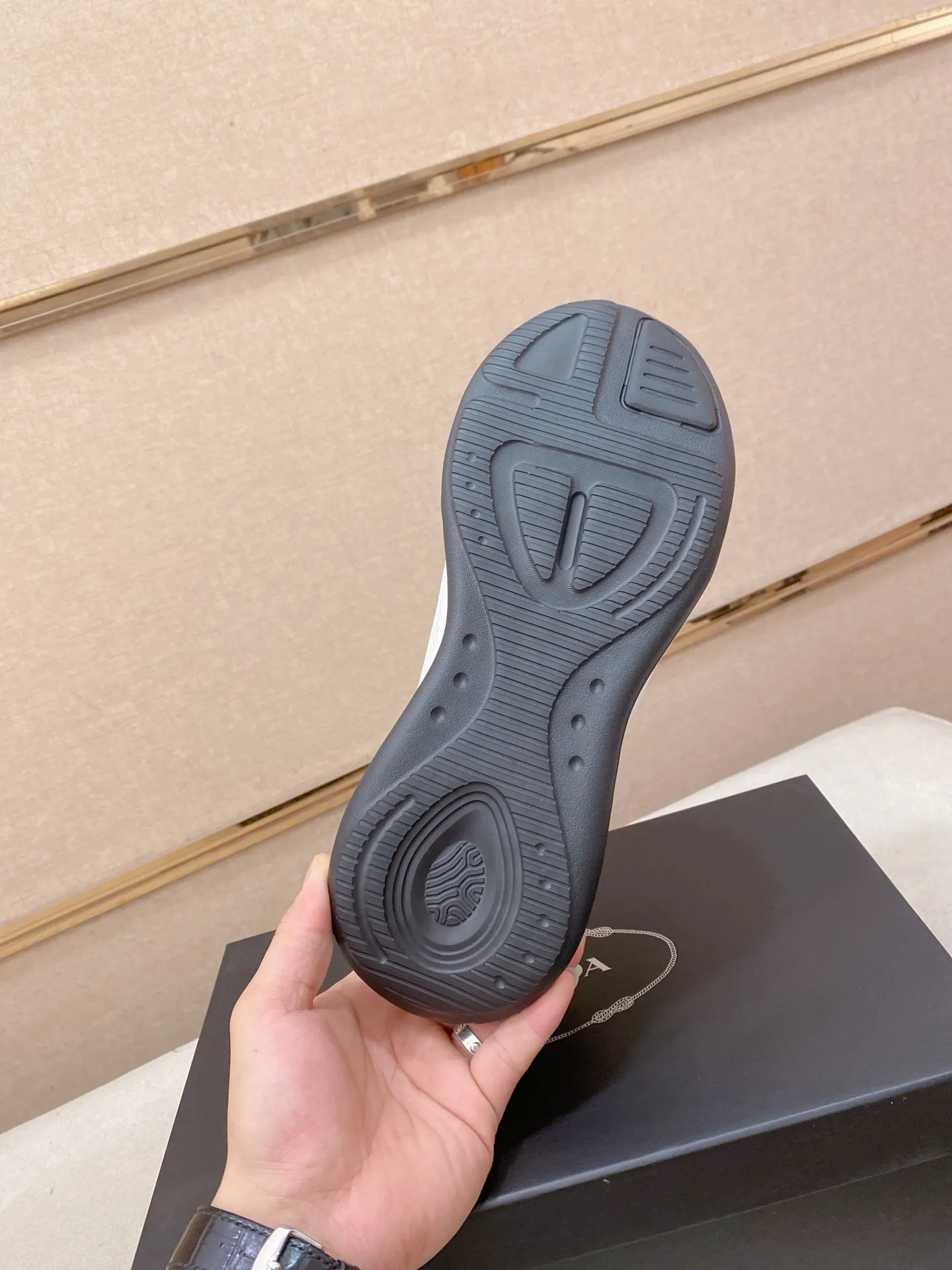 Men's men's shoes💰: 440💰[Prada～Prada] Trendy new styles are on the market. Same style as the official website. Counter quality. Original version. [Strong] [Strong] Imported selected first-layer cowhide. Comfortable and breathable sheepskin lining, fine workmanship, upper layer made of 100% pure cowhide, original last shape, comfortable on the feet, shoe sizes 38 to 44